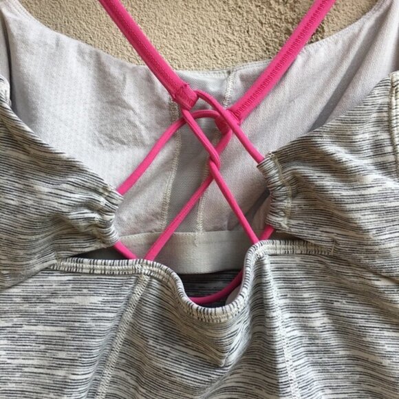Lululemon Dancing Warrior Tank Size 6 - Picture 5 of 6